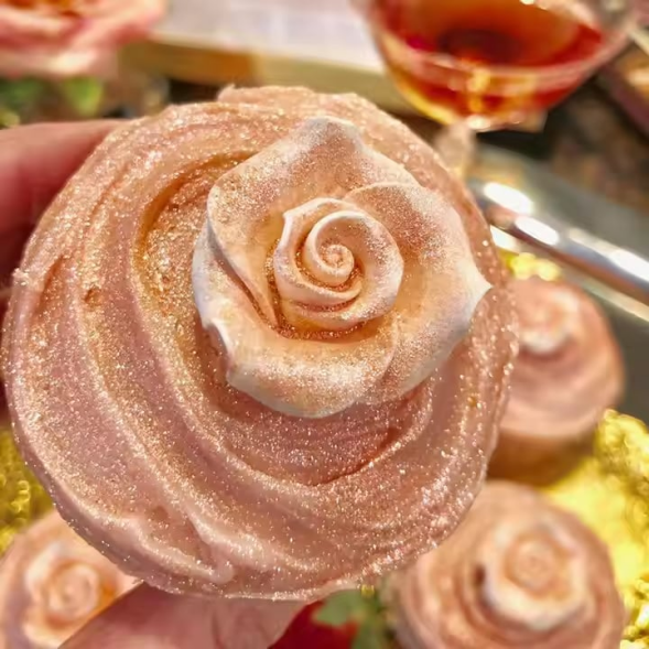 Gold Luster Dust Edible in Cake
